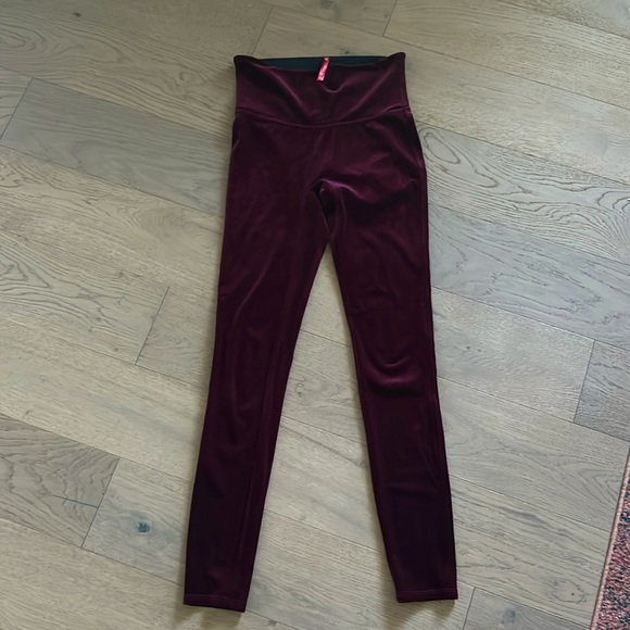 Spanx size M maroon velour leggings - Picture 1 of 5